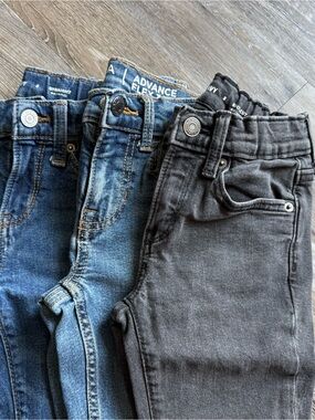 🧸 BUNDLE • 3 Pairs of Jeans